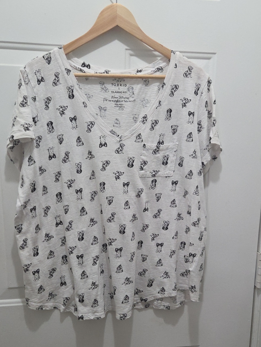 Torrid White V-Neck Tee with Black Puppy Print Size 1